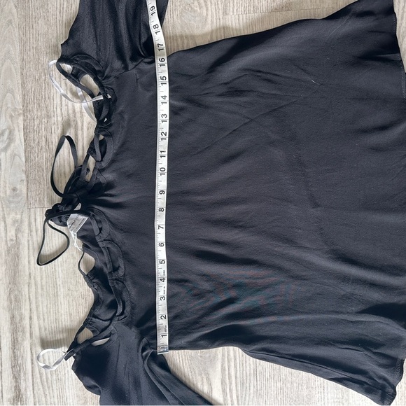 NWT Lovers & Friends Black Off-Shoulder Halter Top XS - Picture 10 of 12